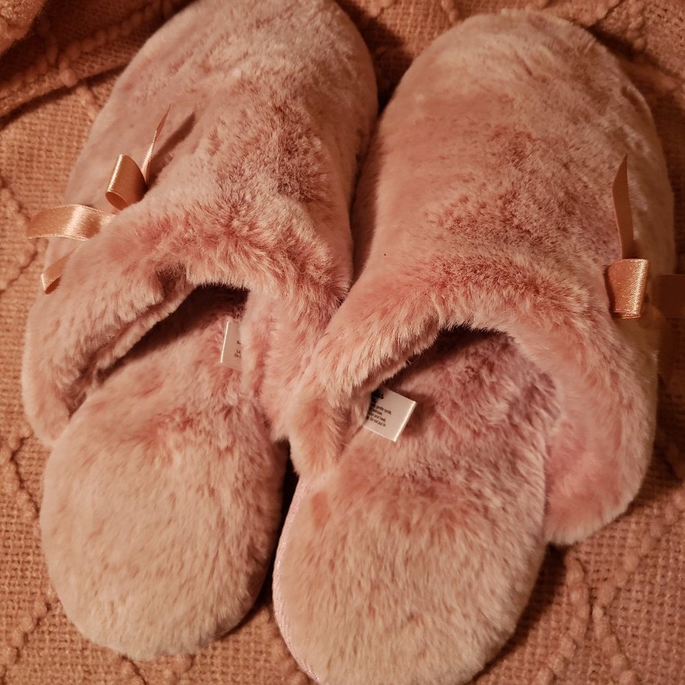 TOASTIES PINK FURRY SLIPPERS FOR WOMEN  L/G  9-10 BY TOTES